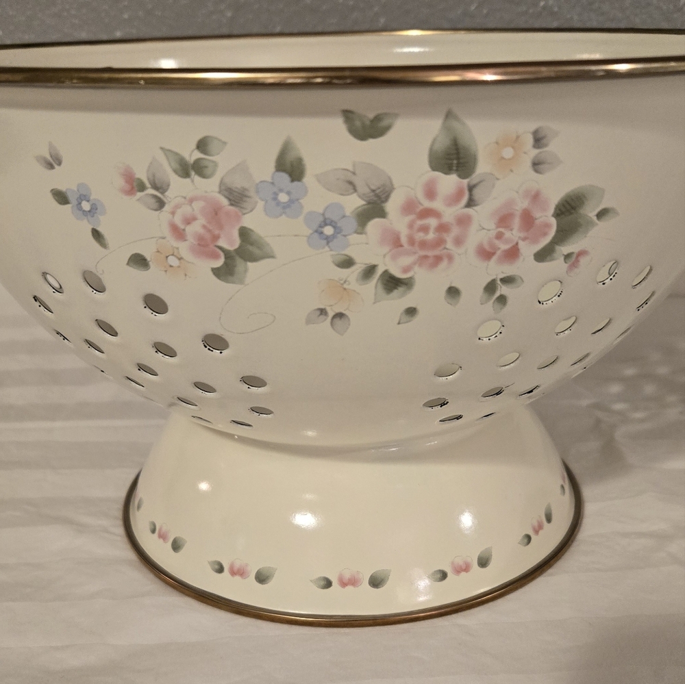 Collander with Floral Accents - White Enamel with Gold Trim - Picture 2 of 4